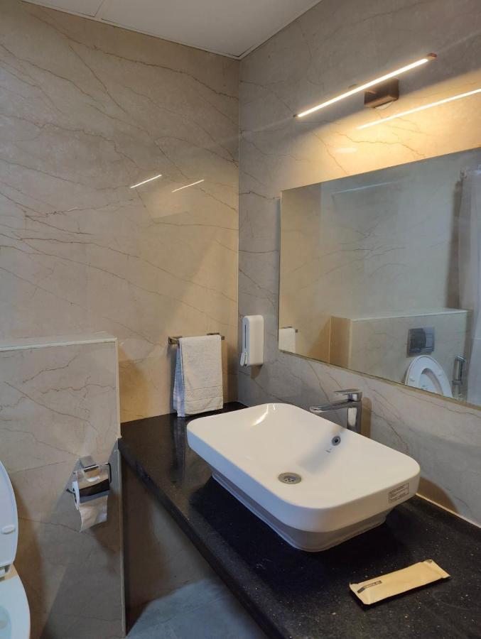 Tara Suites Premium Rooms In Central Indiranagar 벵갈루루 외부 사진